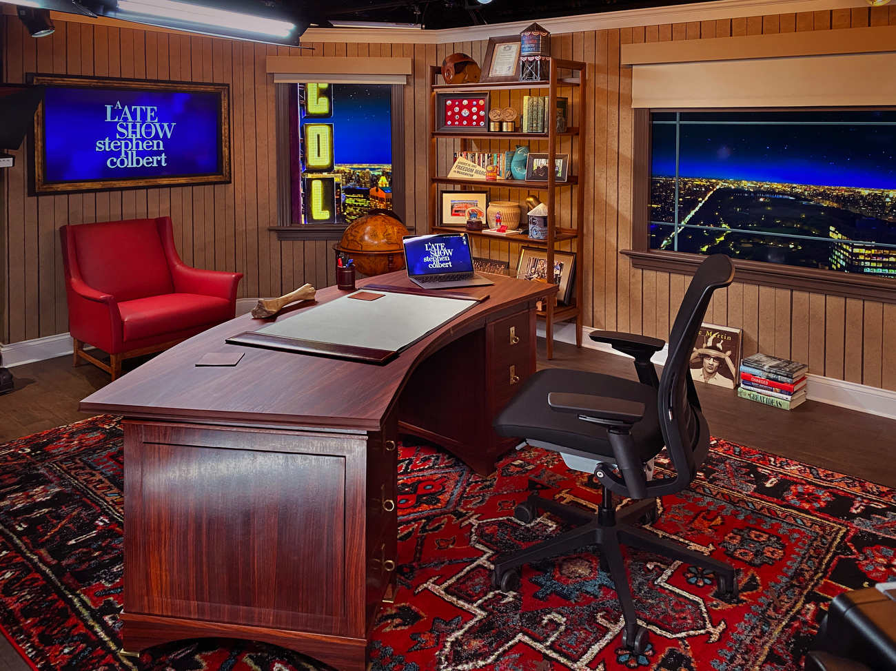 NCS_CBS-A-Late-Show-Stephen-Colbert-Office-Studio_02