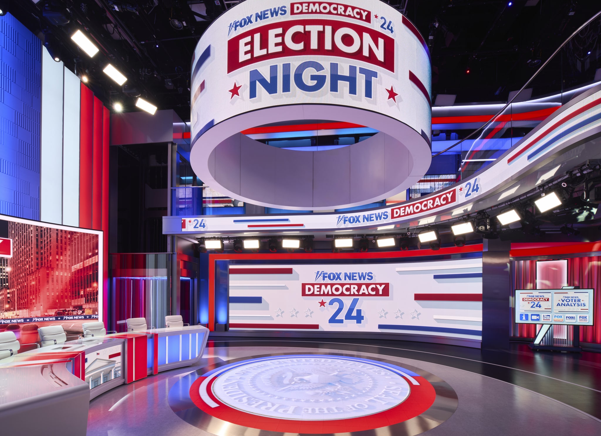 Fox-News_studio-m_election-night_002