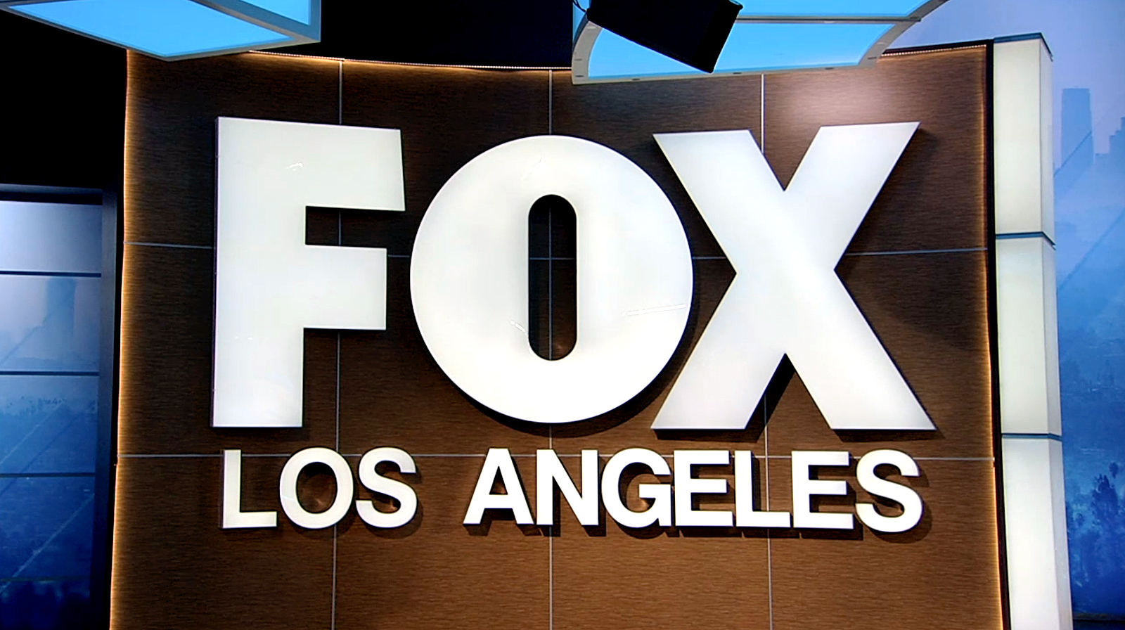 Fox-11-KTTV_studio_08