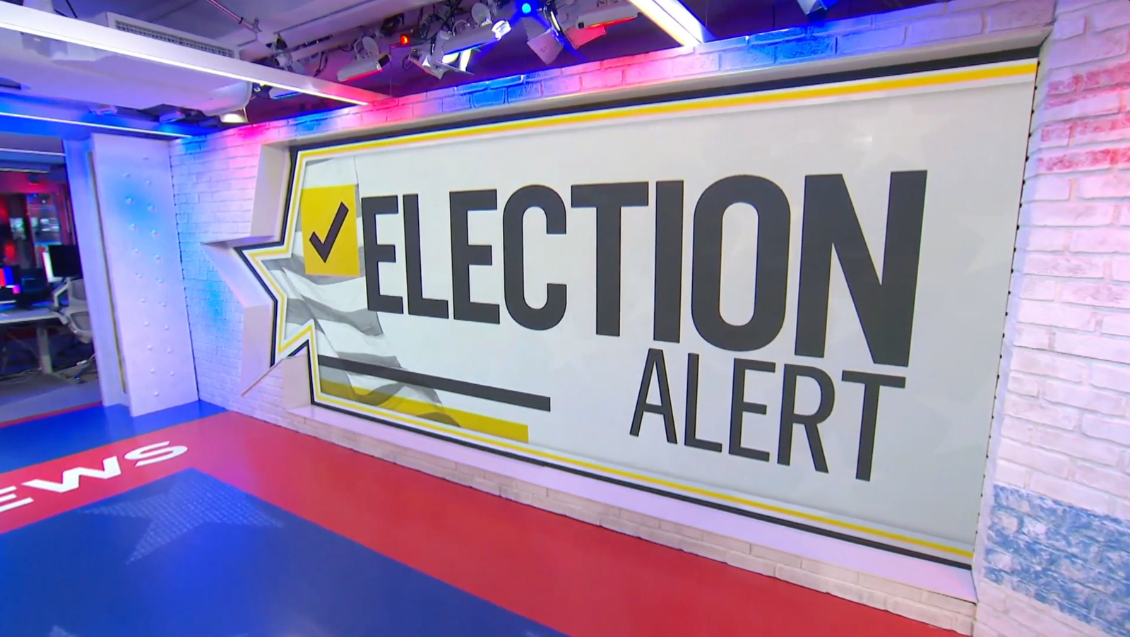 NBC-News_studio-4e_election-night_018