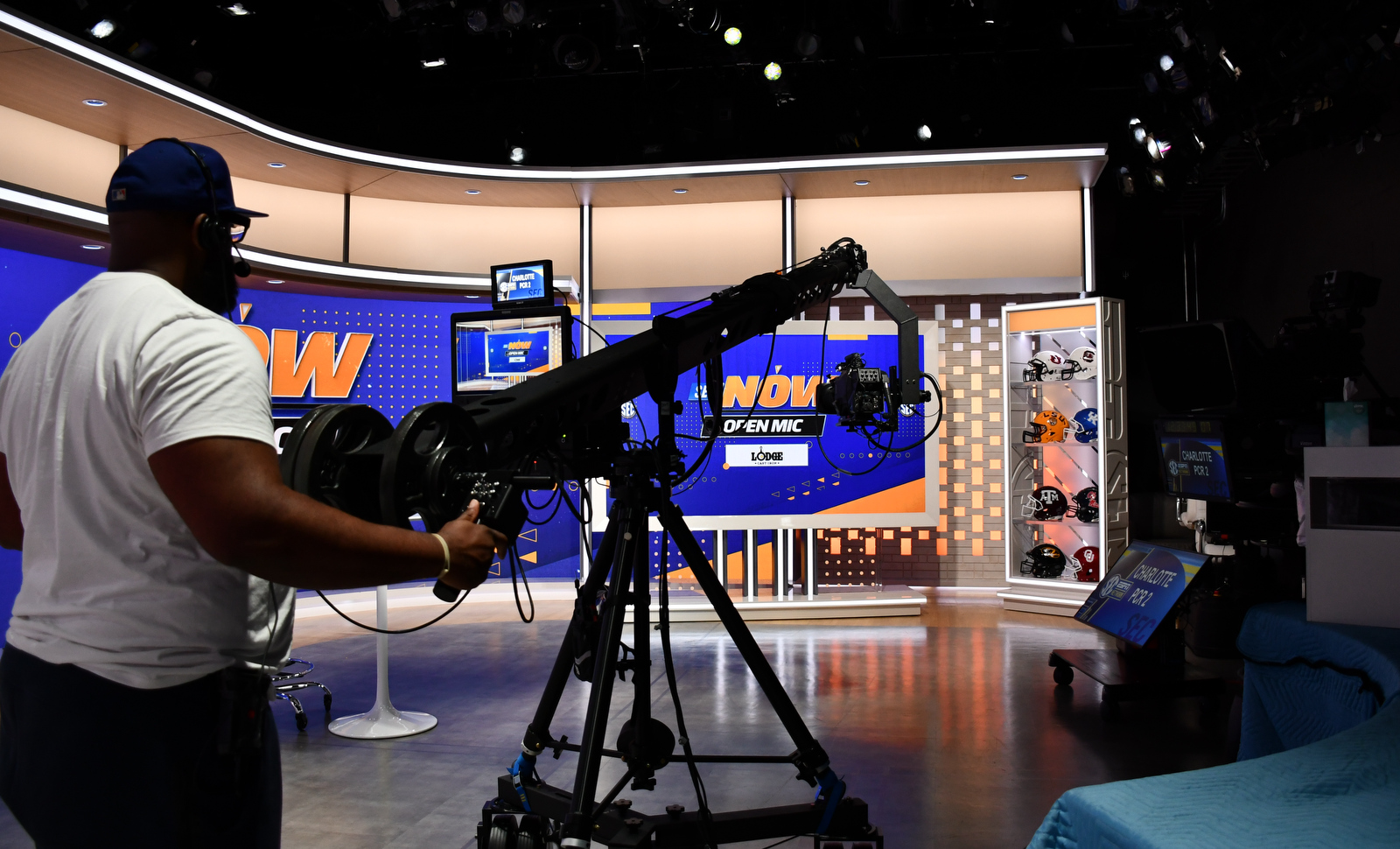 sec-network_studio-b_2026_0054