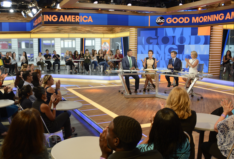 MICHAEL STRAHAN, ROBIN ROBERTS, GEORGE STEPHANOPOULOS, AMY ROBACH, AUDIENCE