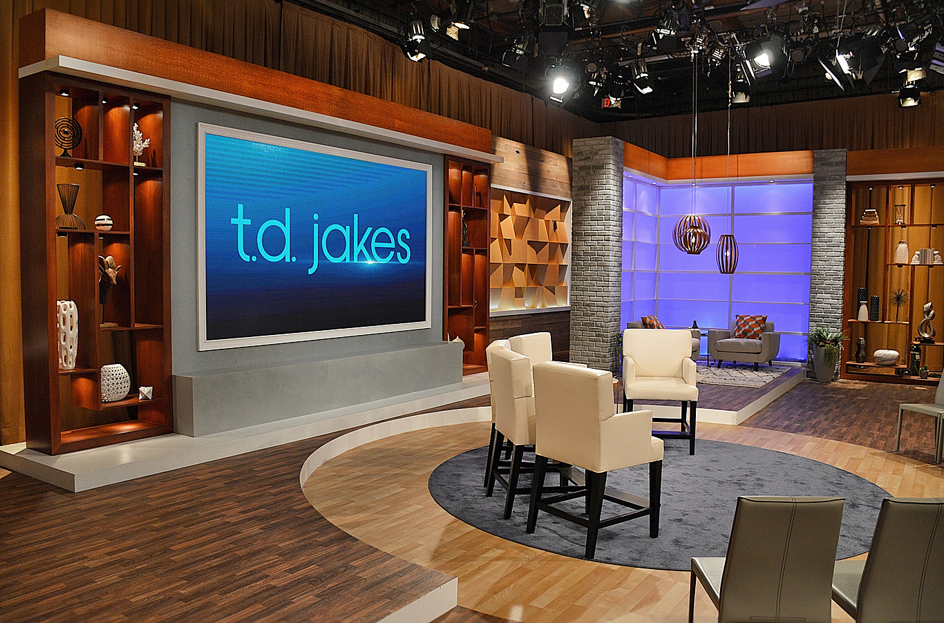 td-jakes-show-studio-set