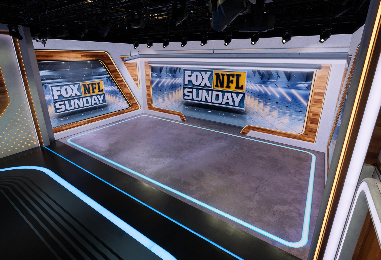 Fox Sports NFL studio includes latest in LED from ROE Visual